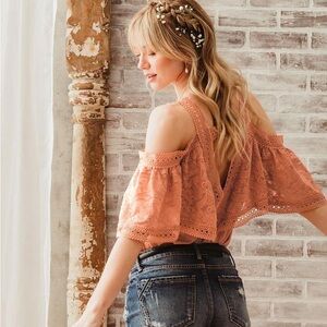 Buckle GIMMICKS by BKE cold shoulder lace top NWT